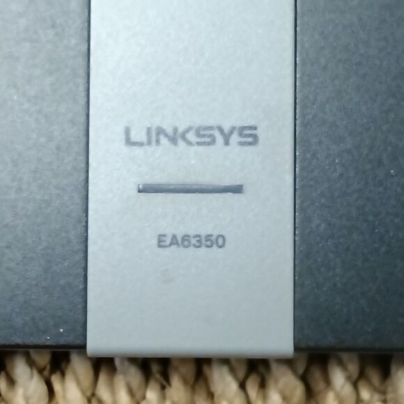 Linksys EA6350 AC1200 Dual Band Wireless Router Black - Picture 5 of 7
